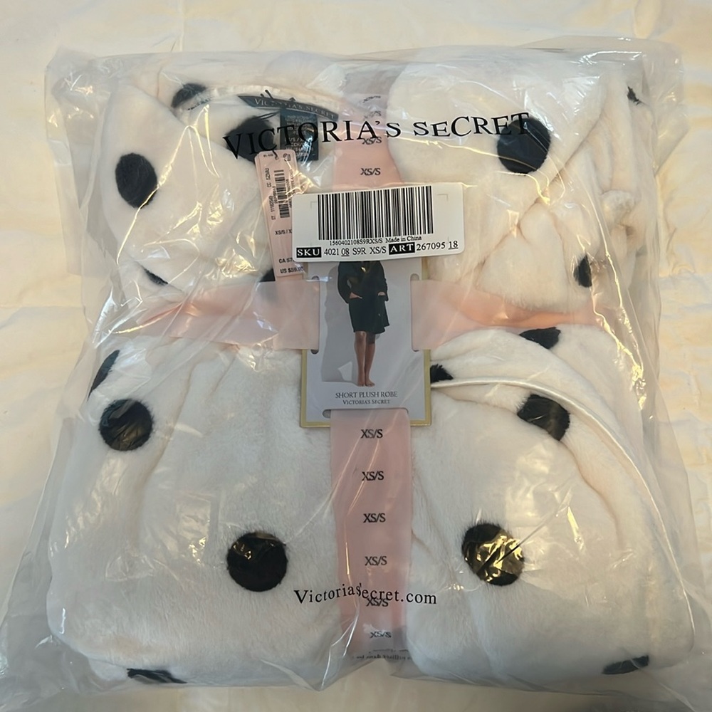 NWT Victoria Secret Short Plush Robe SZ XS/S